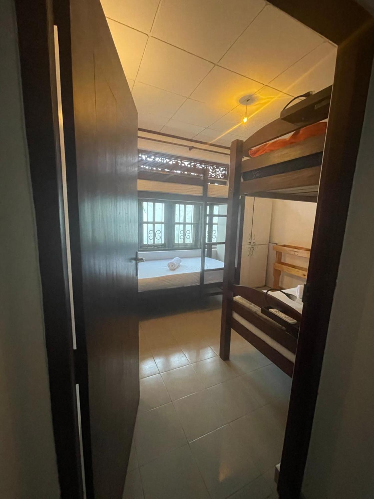 Sky Hostel Negombo Eksteriør billede