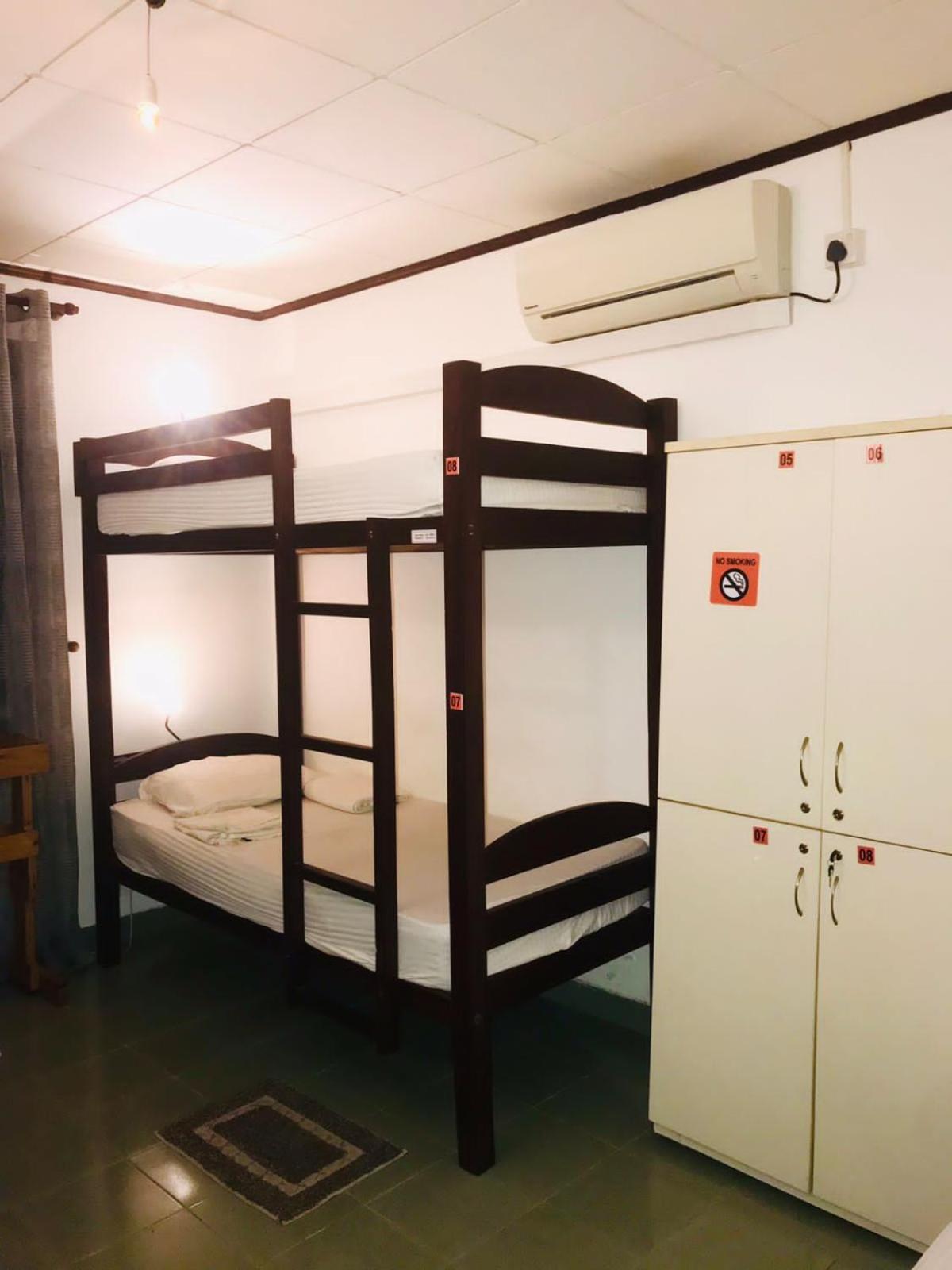 Sky Hostel Negombo Værelse billede